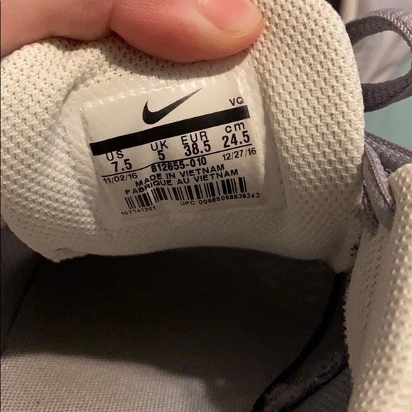 Nike shoes - Picture 4 of 4